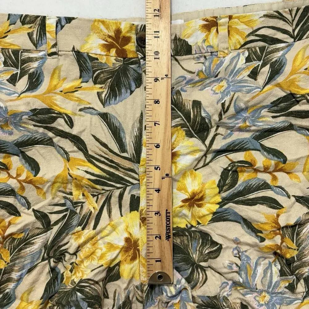 Old Navy Women's 20 Everyday Shorts Mid Rise 5" Inseam Yellow Hawaiian Floral - Picture 9 of 14